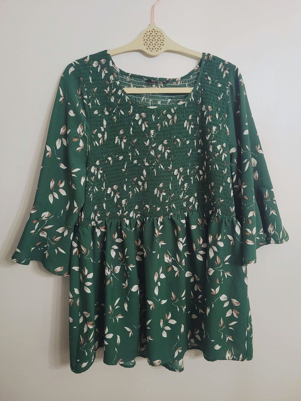 BloomChic Green Smocked Floral Babydoll Bell Sleeve Size 18/20